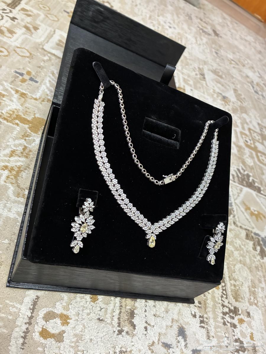 فاخر فضة فخامه مستعمل نصف سعر طقم عقد و حلق فقط64454305312898111