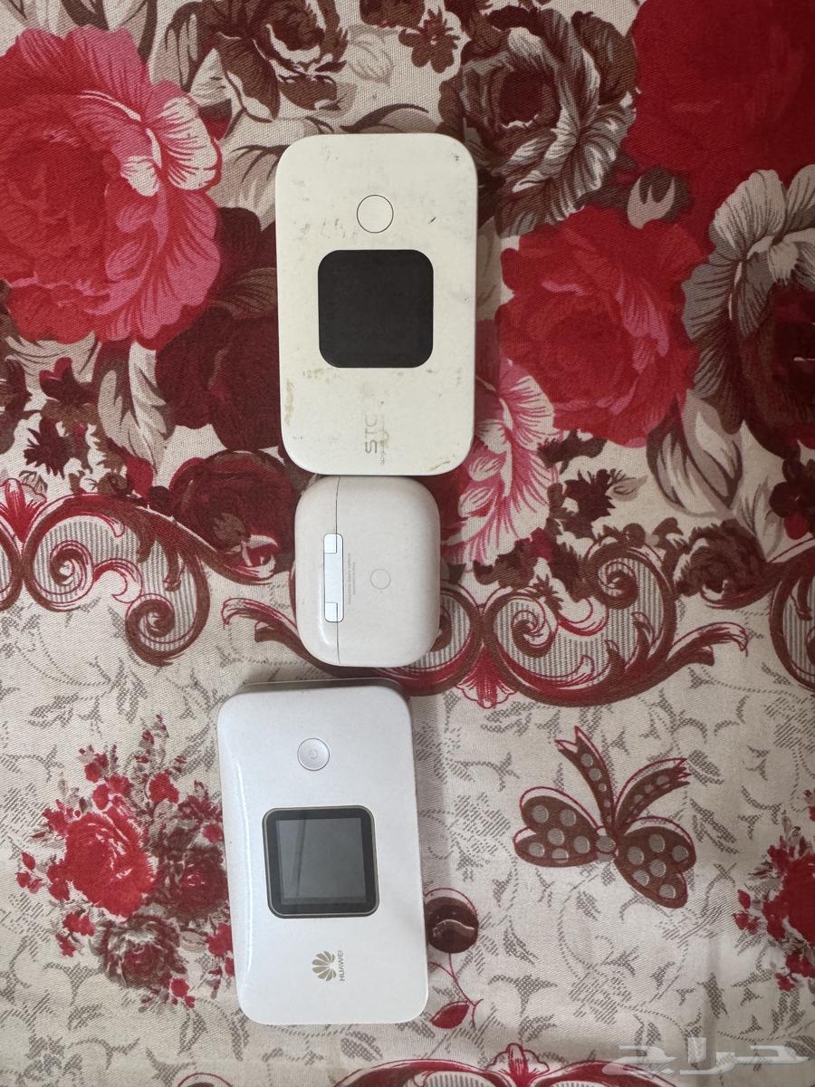 راوترين وسماعة ايفون اير بود64460530548737110