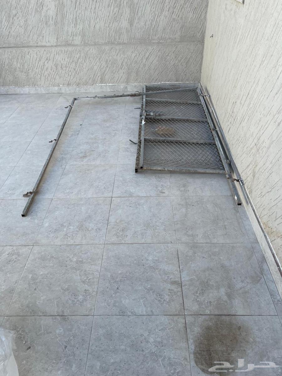 سياج زنك وثلاثة ابواب بقلاوة حديد للبيع64460816626691110