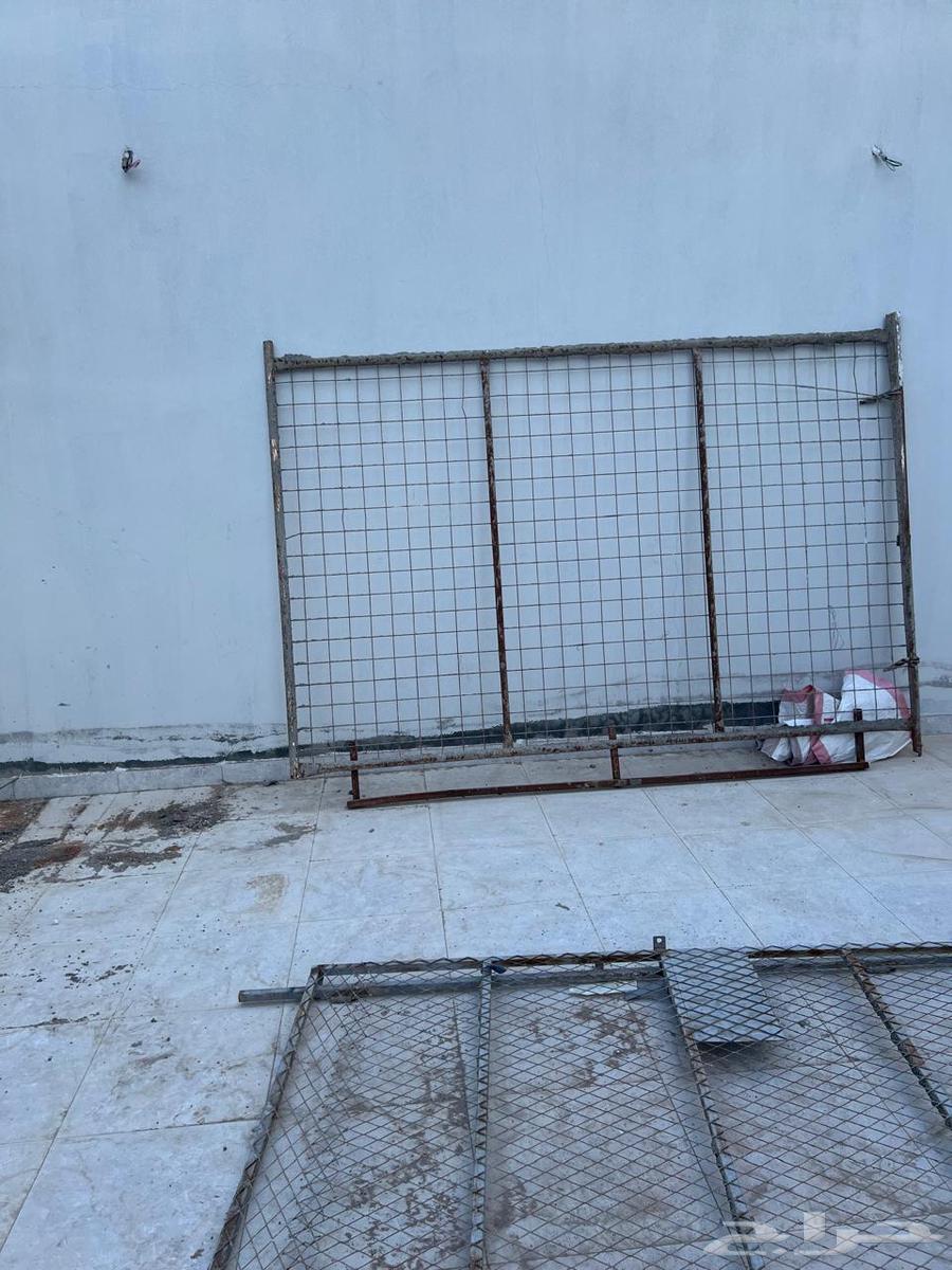 سياج زنك وثلاثة ابواب بقلاوة حديد للبيع64460816626691112