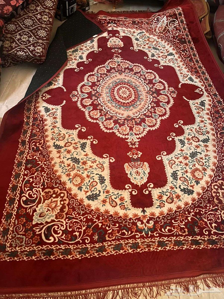 A beautiful, very clean red carpet that is almost almost new64462034918913110