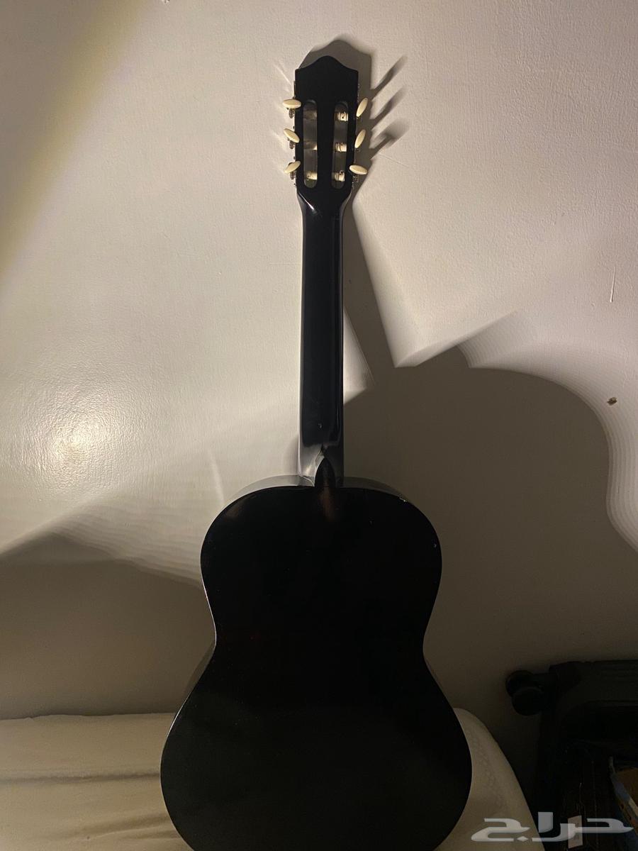 للبيع جيتار كلاسيك بحاله ممتازه64462049128579111