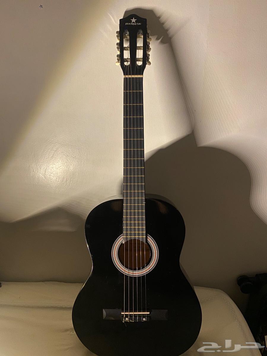 للبيع جيتار كلاسيك بحاله ممتازه64462049128579113