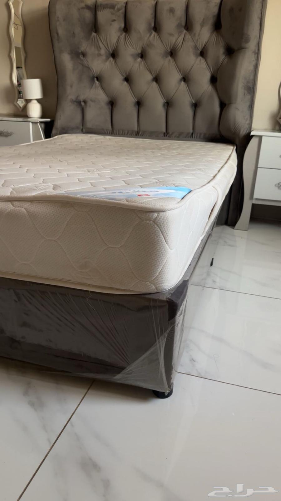 سرير شبه جديد بالقراطيس حقته .64461994169985112