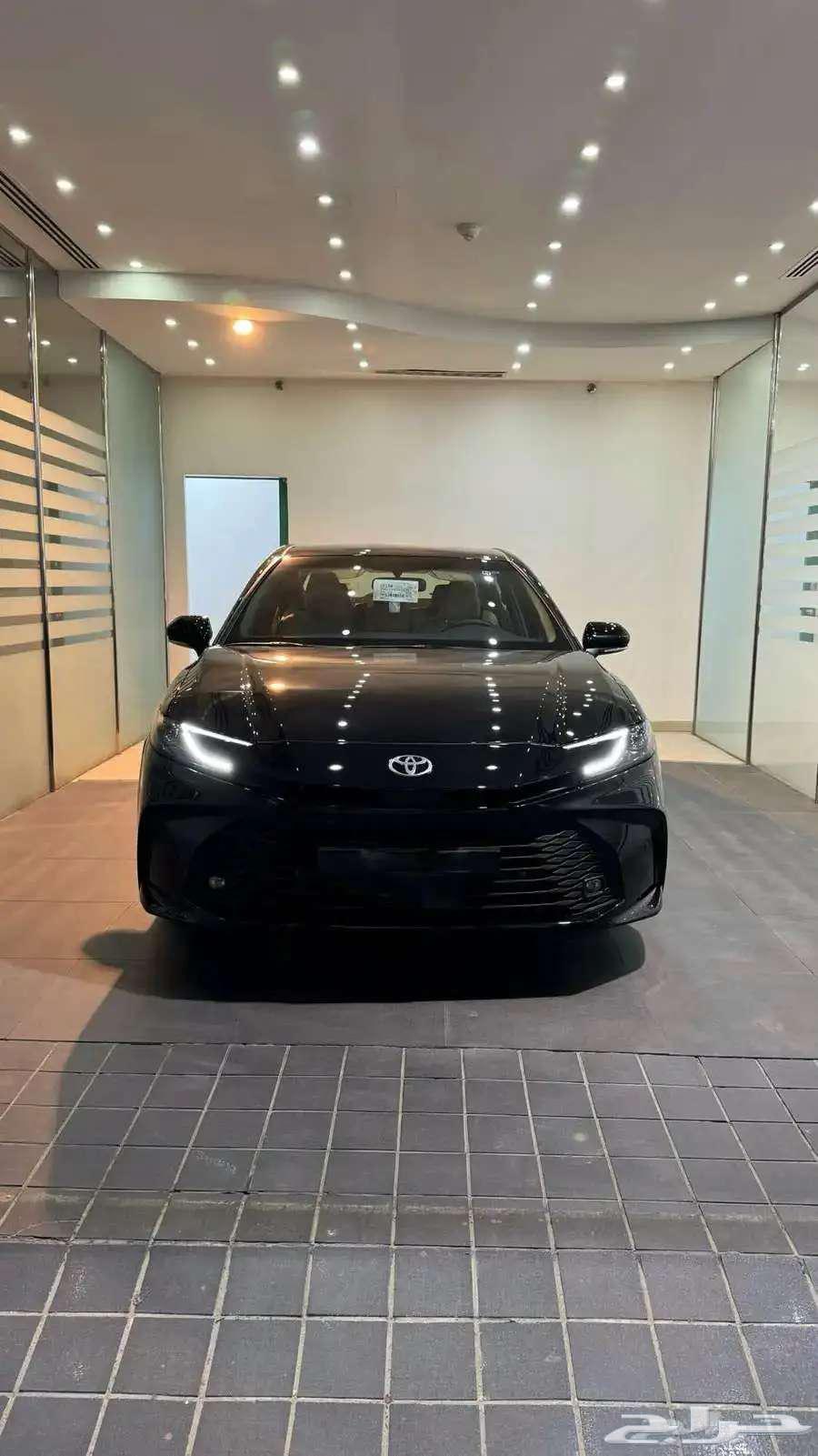 كامري e 2025 لون اسود قسط شهري 169964625441716098110
