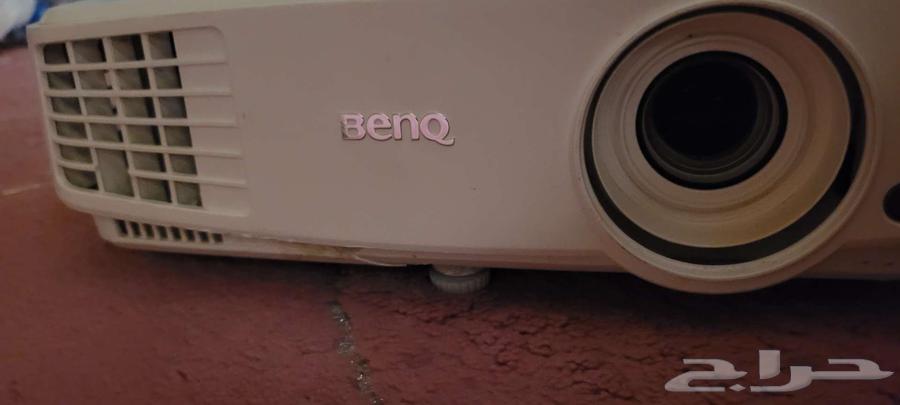 Projector64462882388098111