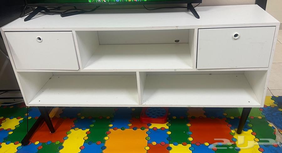 سرير وطاولة للبيع64462362656899110