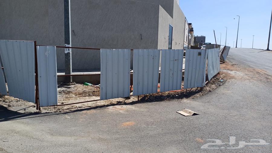 سياج زنك وثلاثة ابواب بقلاوة حديد للبيع64460816626691114