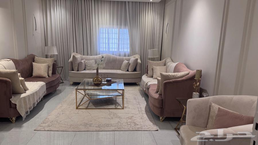 Clean classic sofa, condition and price negotiable64460953563393111