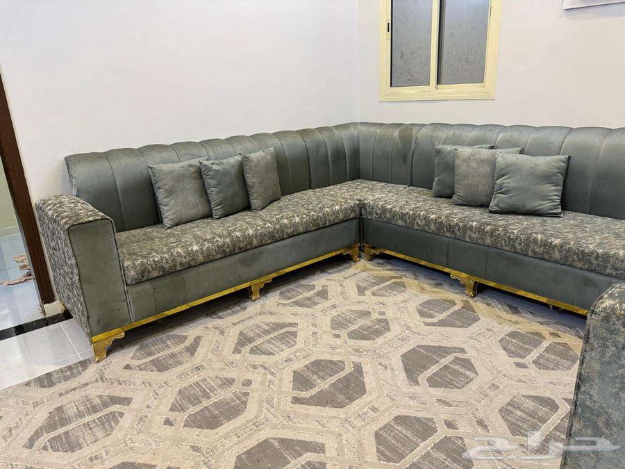 Corner sofa in excellent condition with minimal use64458841111683110