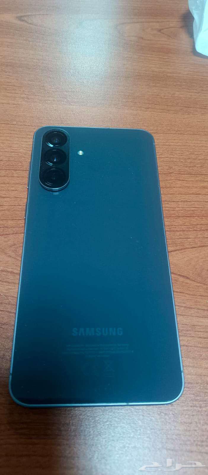 2 Samsung A56 5G phones, 128GB storage, used for less than a month64466221395971110