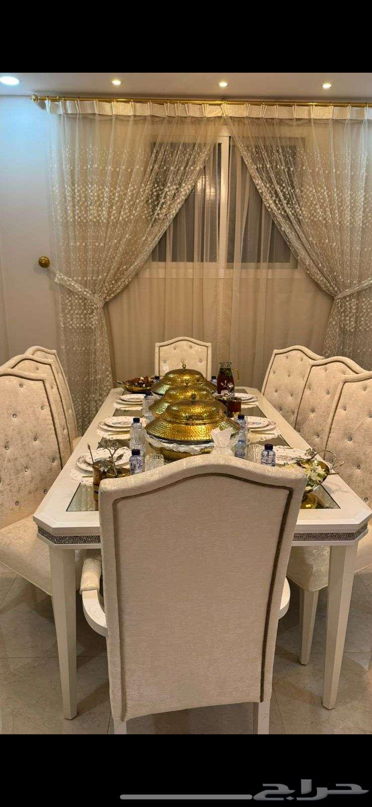 Dining table with 8 chairs and buffet64467031377923110