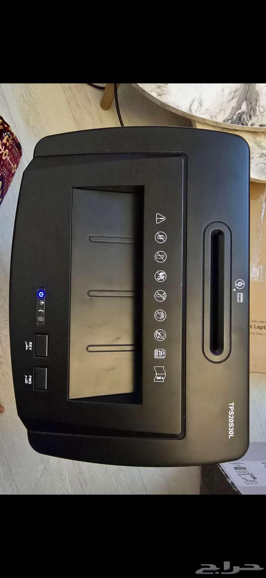 Paper, CD, and plastic card cutting and shredding machine64471430451073111