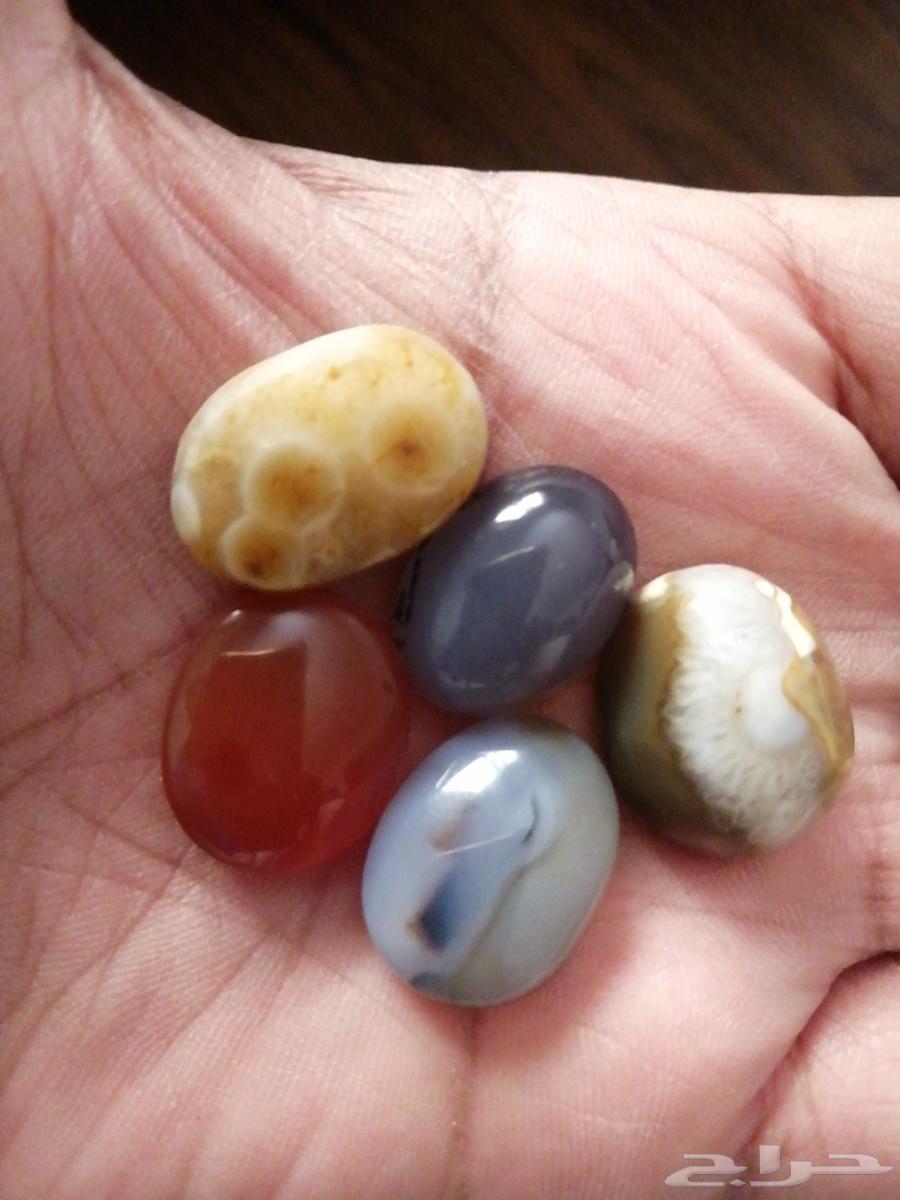 Agate rings with engraved maps and various illustrated stones64456858802562113