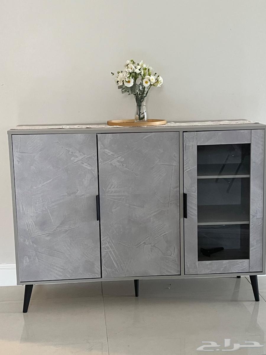 طاوله تنفع لركن قهوه او بوفيه صغير للبيع64467577849986111