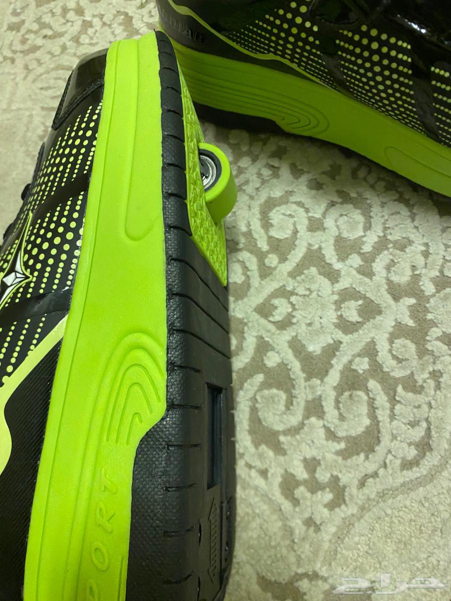 Sports shoes that convert to skating with a button press64467954535425113