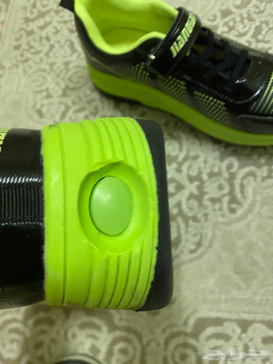 Sports shoes that convert to skating with a button press64467954535425114