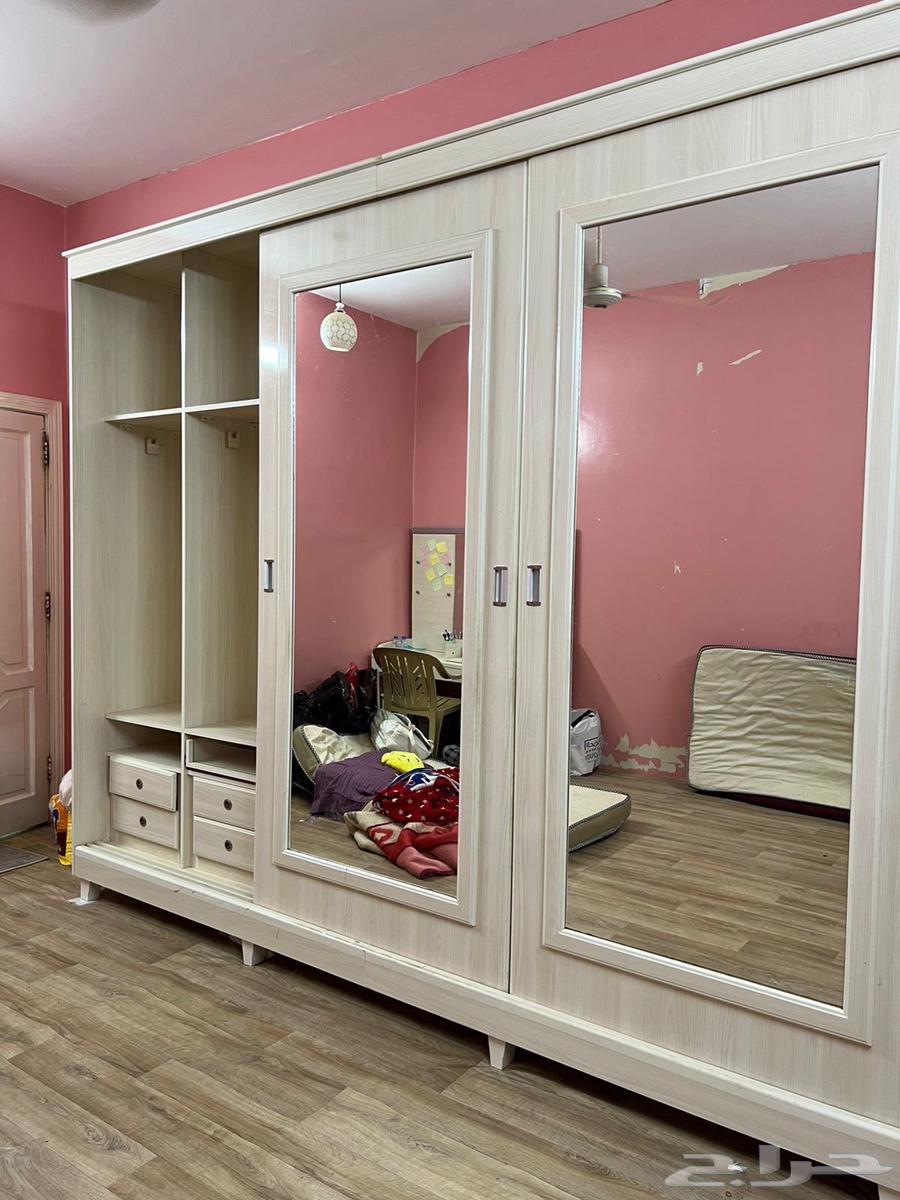 دولاب نظيف 2500 ريال قابل للتفاوض64468893158145111