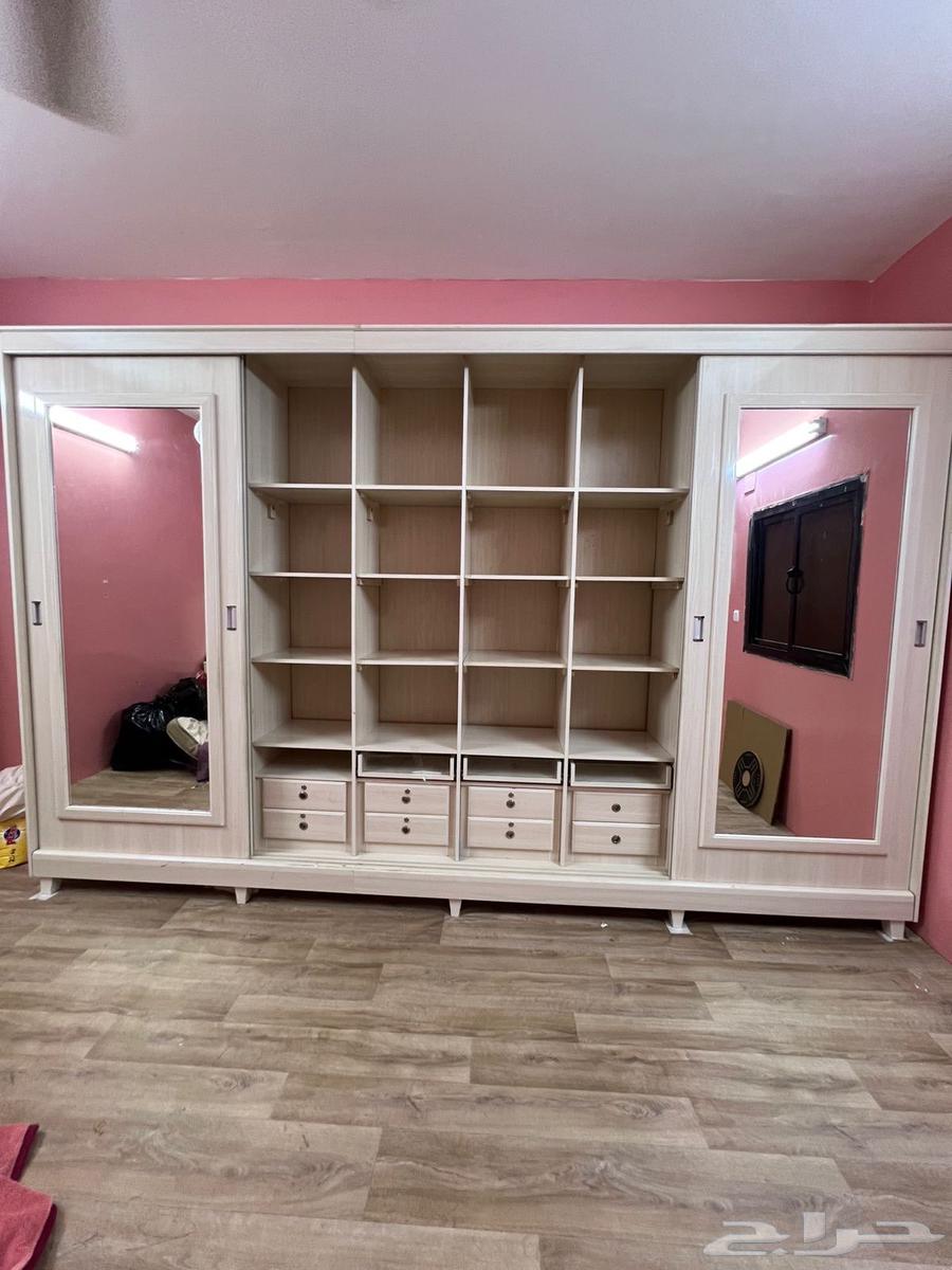 دولاب نظيف 2500 ريال قابل للتفاوض64468893158145110