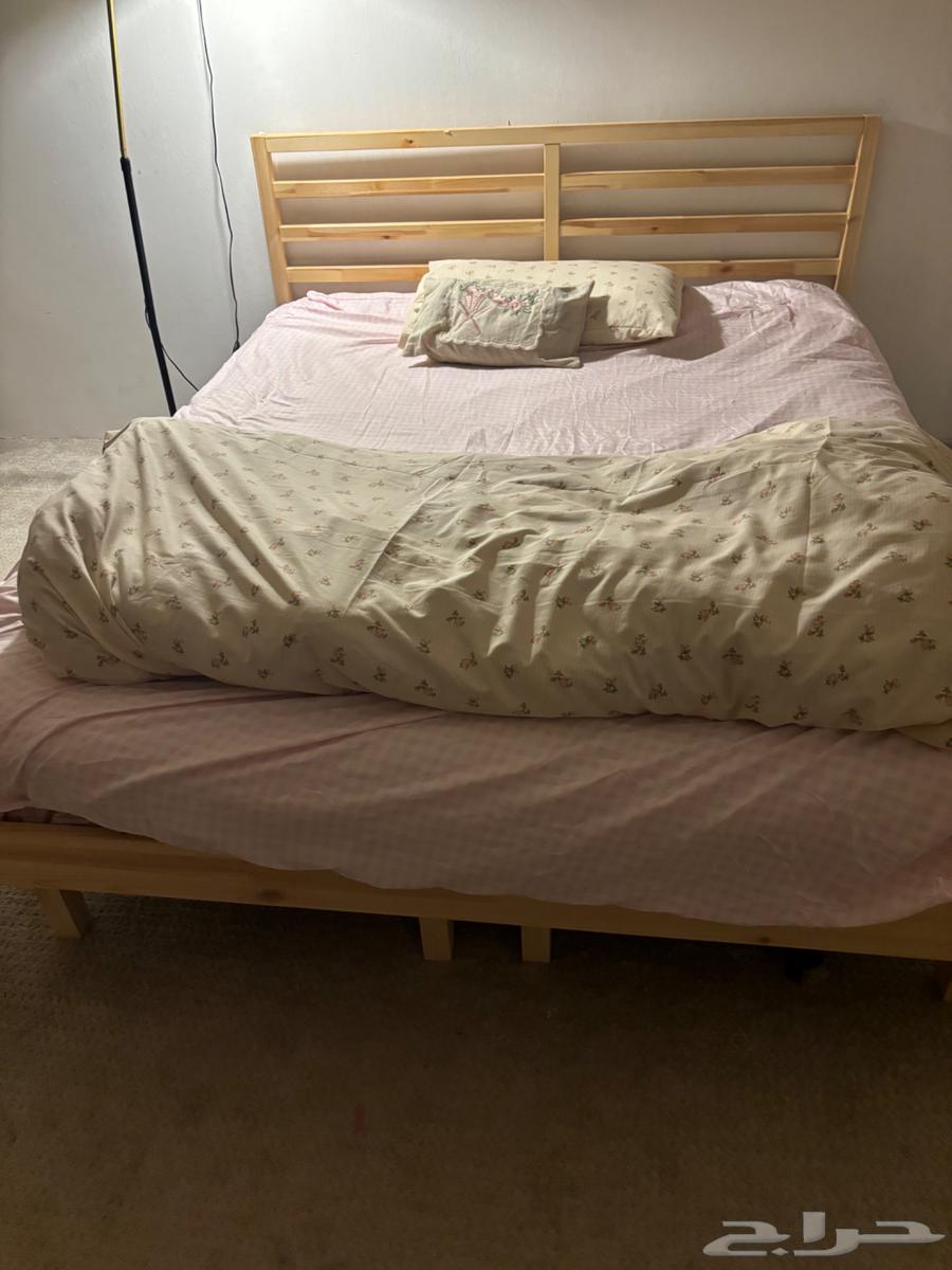 سرير ايكيا خشبي ومرتبة64471075251075111