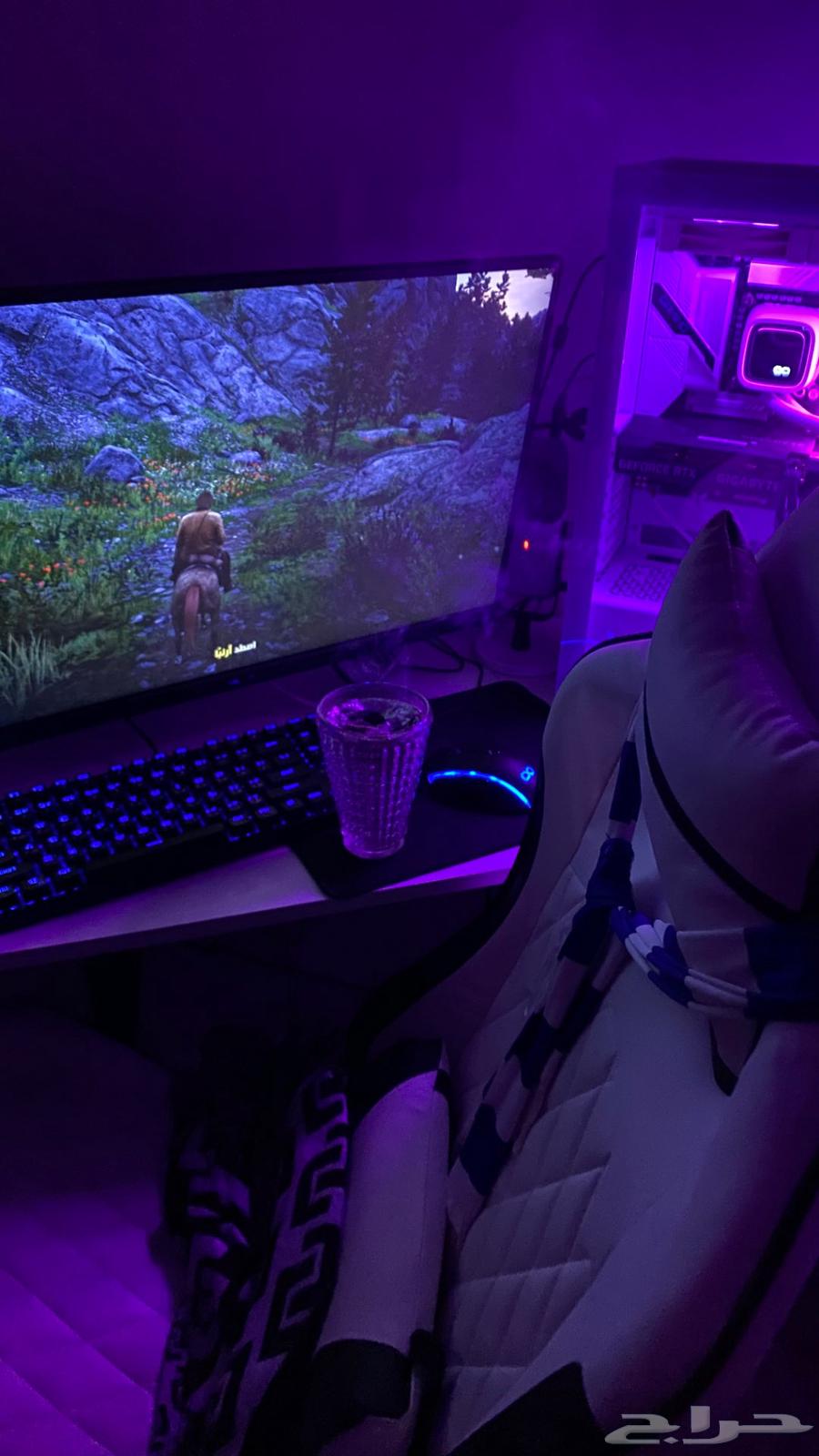 Complete setup with PC and monitor64472089846531112