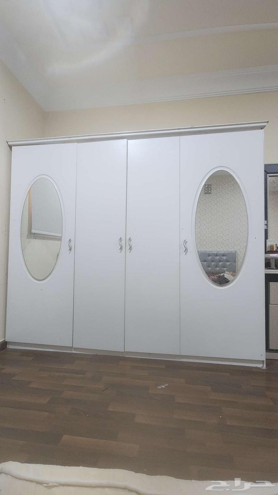 دولاب ملابس نظيف64468468193537110