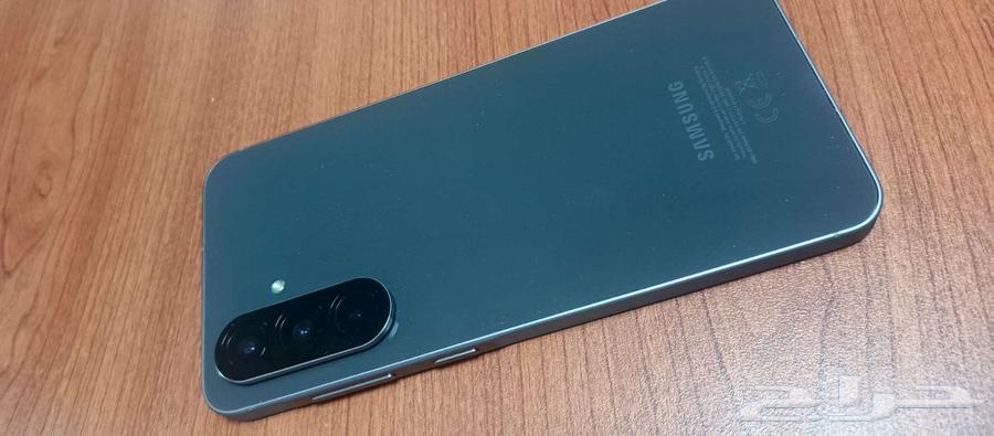 2 Samsung A56 5G phones, 128GB storage, used for less than a month64466221395971112