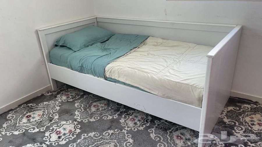 سريرين خشب ابيض تفصيل بحاله جيده64469836958082111