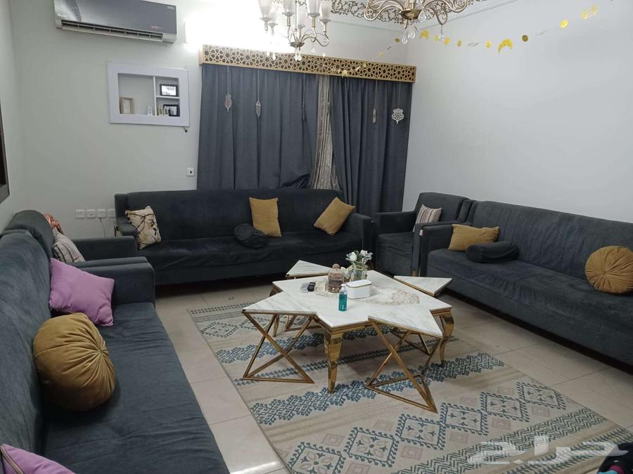 Council in good condition with a set of tables and a curtain64467369402242114