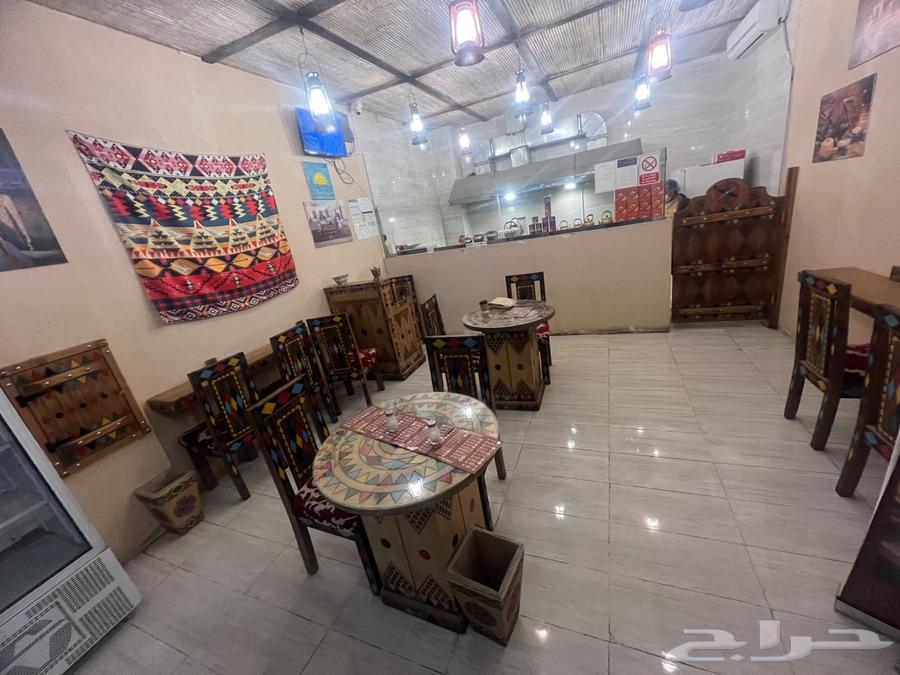 Complete cafeteria equipment offer including devices, tables, and a refrigerator64467411374595112