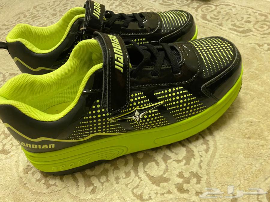 Sports shoes that convert to skating with a button press64467954535425110