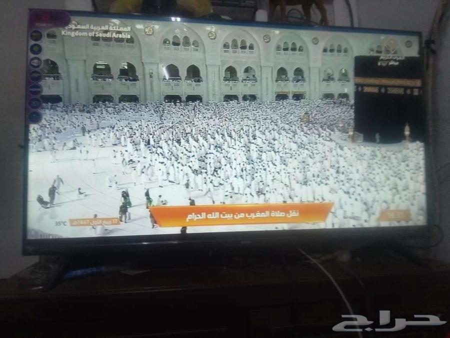 Smart 42 screen and regular Sony 42-inch screen64468148449155111