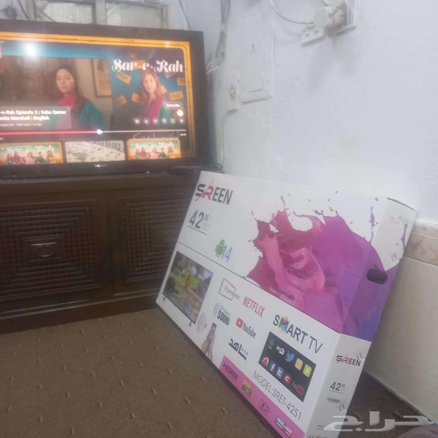 Smart 42 screen and regular Sony 42-inch screen64468148449155113