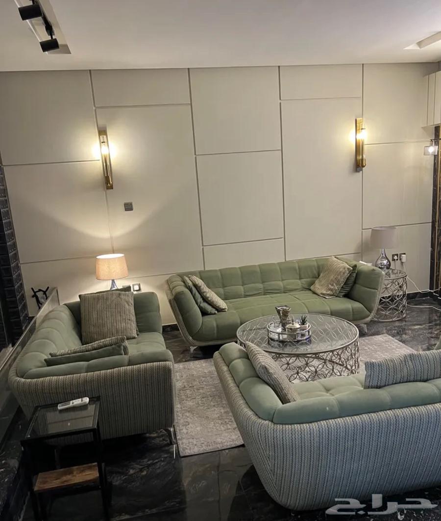 Luxurious and modern sofa set for sale at an attractive price in very excellent condition64475102014465113