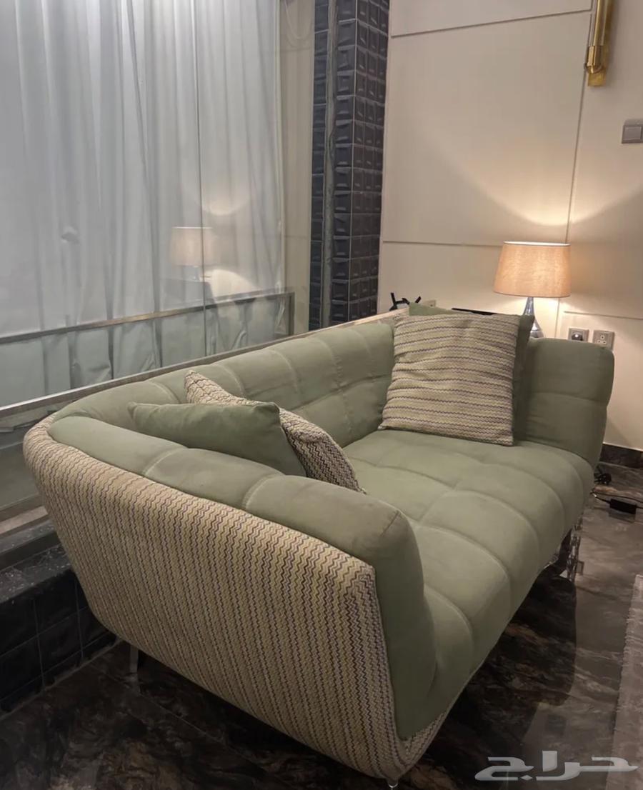 Luxurious and modern sofa set for sale at an attractive price in very excellent condition64475102014465111