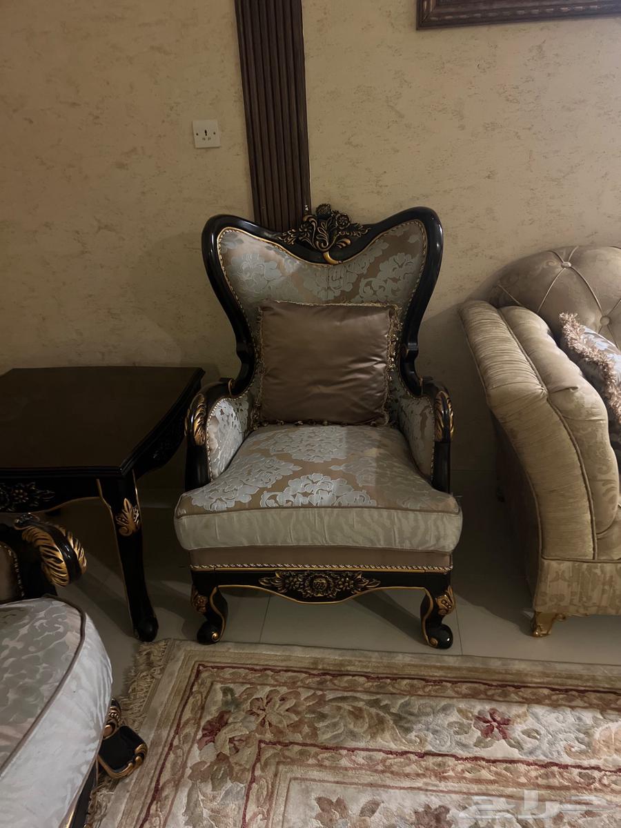 كنب في حاله جيده للبيع64472631097473111