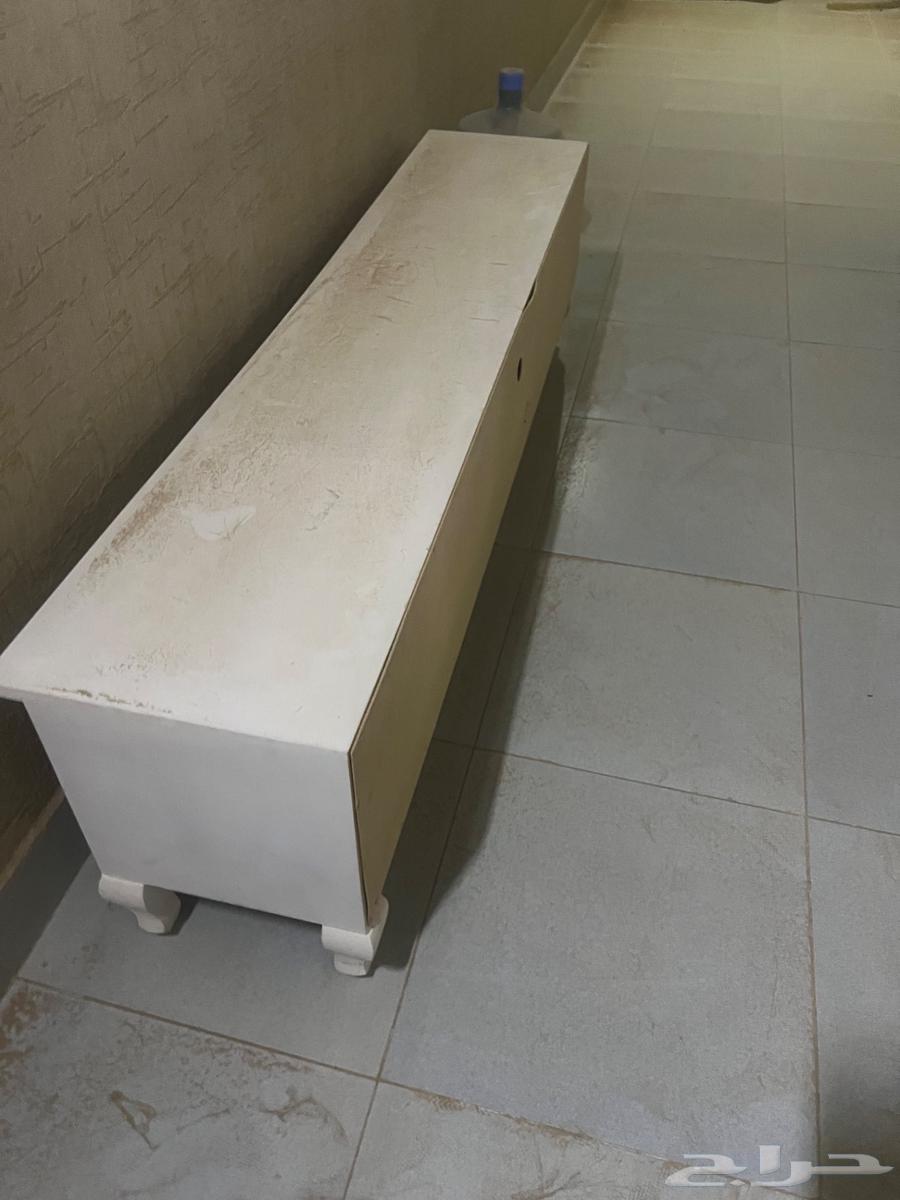 طاولة للتلفزيون او لتحف صغيرة64473540843906111