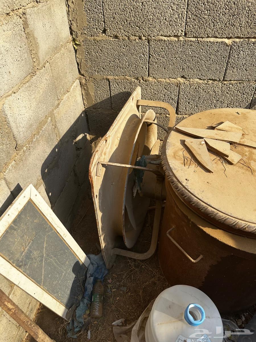 اثاث للبيع كراسي حديد وقزاز غرفه وباب المنيوم64477366909699114