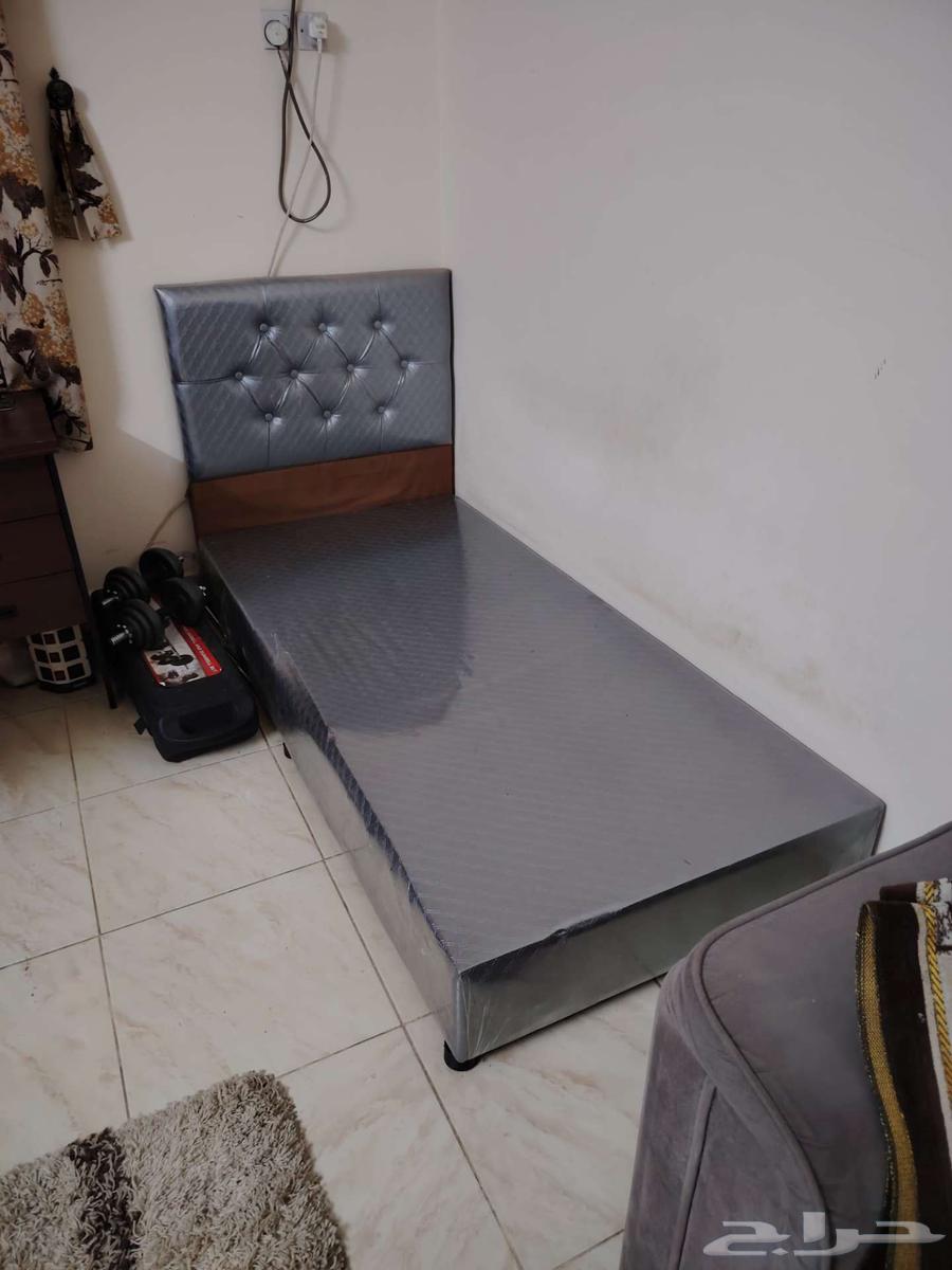 2 beds with sofa for sale all for 350 Riyals last price64479148033155111