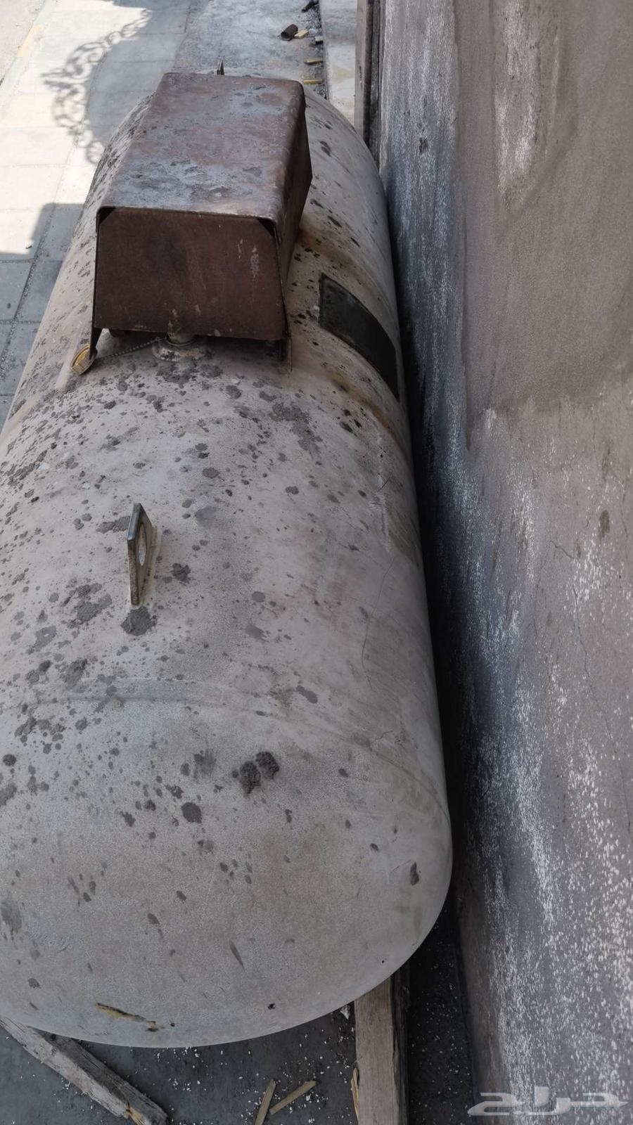 خزان غاز مركزي 1000 لتر بالراكة الجنوبية للبيع64474299345409112