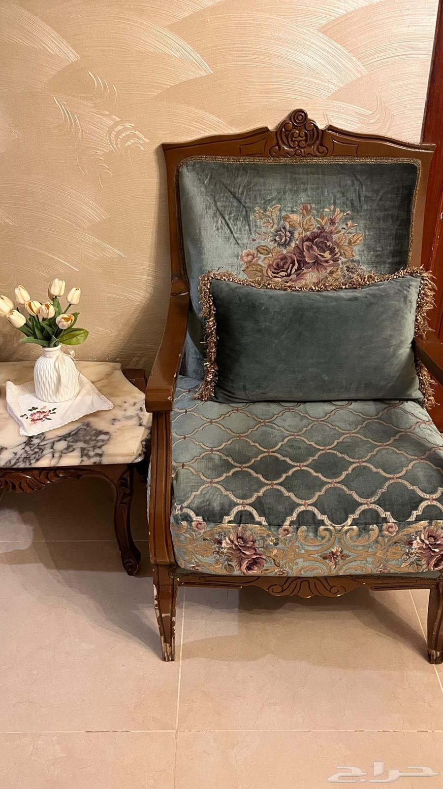 Sofa for sale with all tables64476656968577113