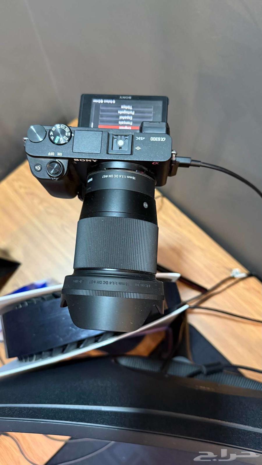 Sony Alpha a6300 camera in very clean condition64478787244418110