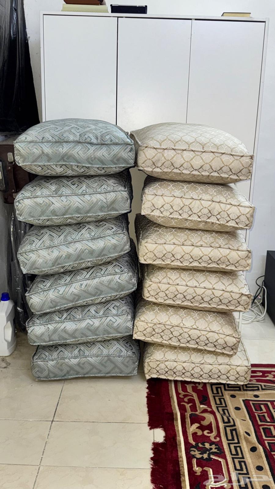 Back cushions or supports or rests64478759740802112