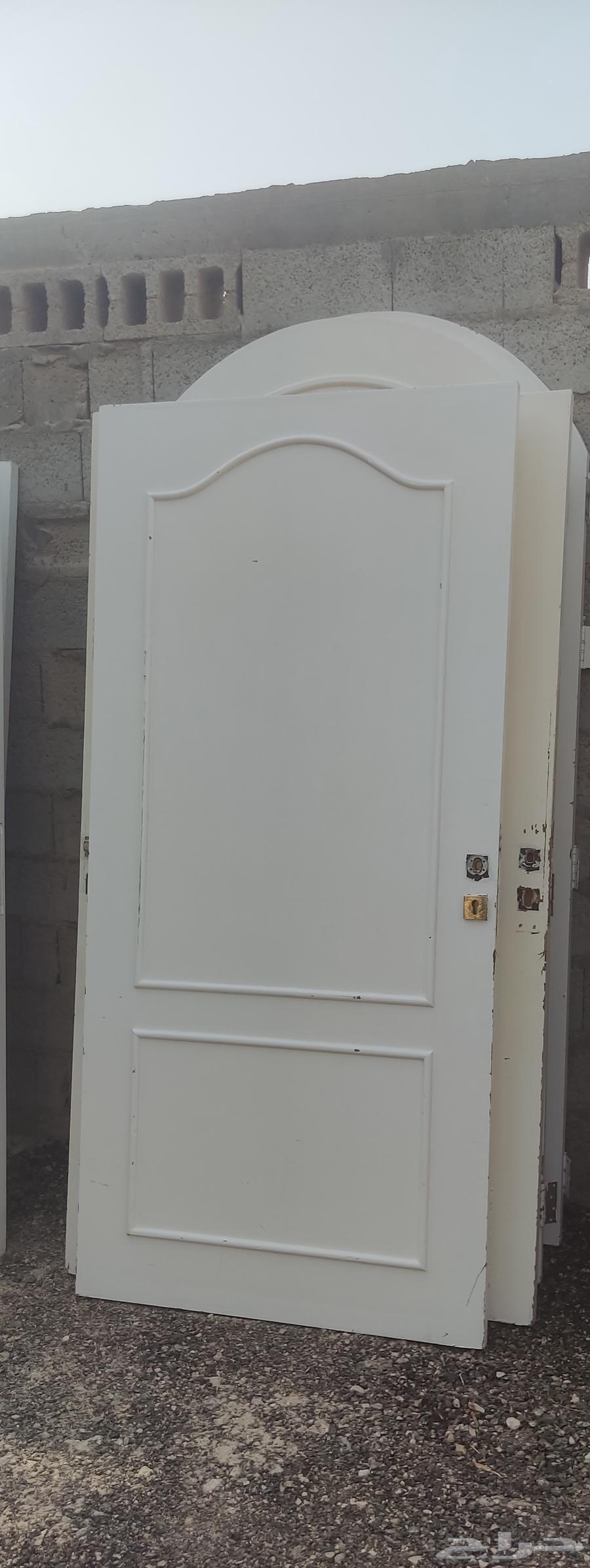 ابواب خشب حاله ممتازه شبه جديد64413745742851111