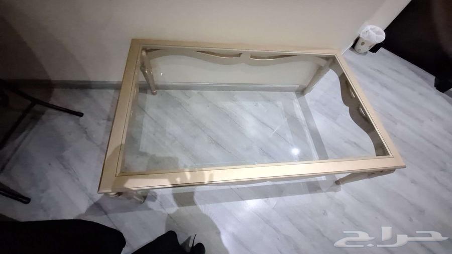 طاولة خشب نظيفه للبيع64473289759361111