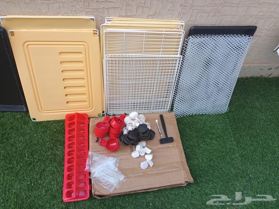 قفص طيور كبير ونظيف مع صواني وملحقاته قابل للتفاوض64467242625793110