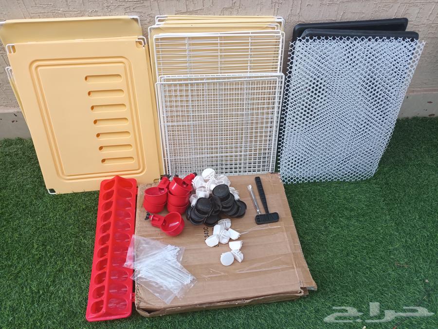 قفص طيور كبير ونظيف مع صواني وملحقاته قابل للتفاوض64467242625793111