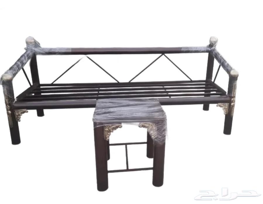 Chairs and table64477019030785110