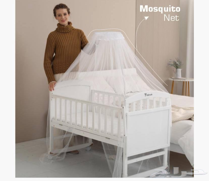 سرير اطفال نظيف جدا شبيه الجديد64481723076098112