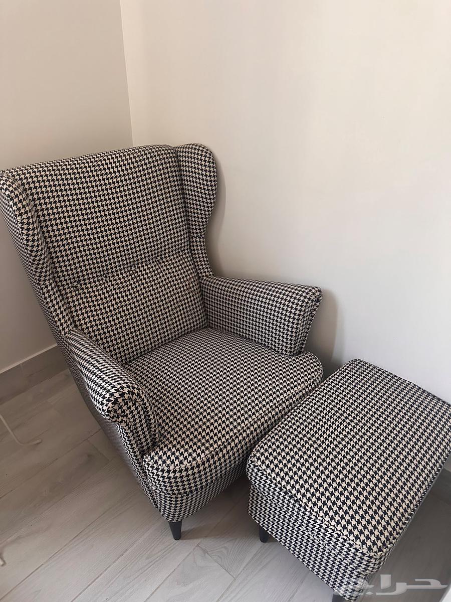 Sofa and man's table64481018900609110